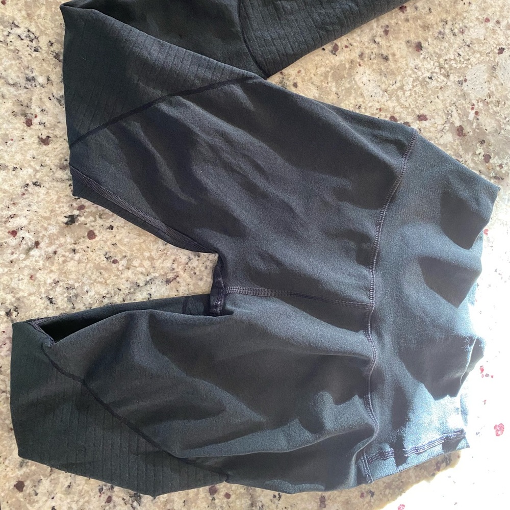 alphalete dark grey(?) revival leggings M